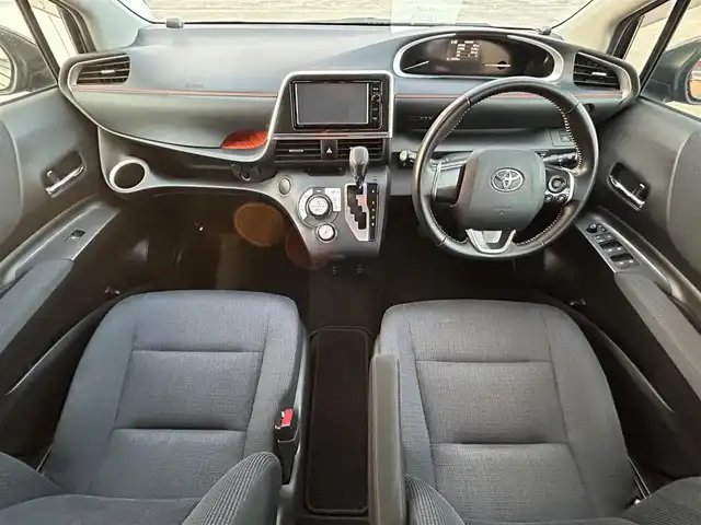 トヨタ シエンタ ハイブリッド G 佐賀県 2016(平28)年 5.4万km ブラックマイカ 純正7インチナビ/フルセグTV/CD/DVD/Bluetooth/バックカメラ/アルパイン製10.2インチフリップダウンモニター/衝突被害軽減システム/車線逸脱警報/先行車発進告知機能/横滑り防止装置/オートライト/オートマチックハイビーム/LEDヘッドライト/フォグライト/ビルトインETC/前方ドライブレコーダー/両側パワースライドドア/ISOFIX対応シート/運転席・助手席シートヒーター/純正フロアマット/純正ドアバイザー/社外15インチアルミホイール/ステアリングスイッチ/電動格納ミラー/スマートキー×２