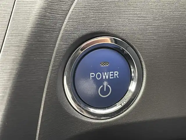 トヨタ プリウス S 福岡県 2014(平26)年 8.8万km ライトパープルマイカ 純正ナビ（Ｂｌｕｅｔｏｏｔｈ，フルセグＴＶ）　/バックカメラ　/ＥＴＣ　/エンジンプッシュスタート　/電動格納式ドアミラー　/ステアリングリモコン　/ＥＣＯモード　/ＥＶモード　/オートライト　/フォグランプ
