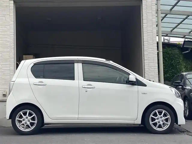 ダイハツ ミラ イース X SA 大分県 2014(平26)年 4.4万km ホワイト 社外ナビ/社外ドラレコ/社外ETC/純正14インチアルミホイール/衝突被害軽減システム/横滑り防止装置/リモコンキー/エアコン