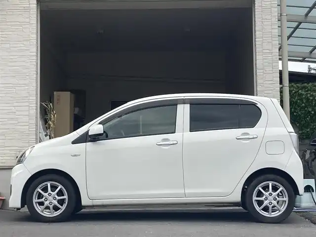 ダイハツ ミラ イース X SA 大分県 2014(平26)年 4.4万km ホワイト 社外ナビ/社外ドラレコ/社外ETC/純正14インチアルミホイール/衝突被害軽減システム/横滑り防止装置/リモコンキー/エアコン