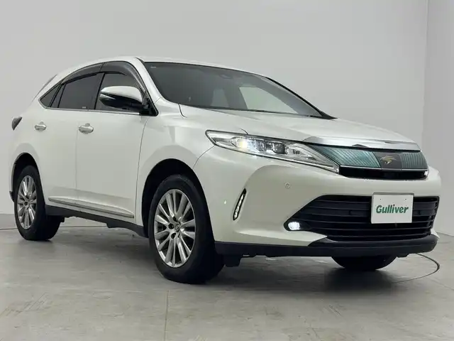 トヨタ ハリアー プレミアム 愛知県 2018(平30)年 6.9万km ホワイトパールクリスタルシャイン 純正9インチナビ　/（フルセグ/BT/CD/DVD） /レーダークルーズコントロール　/バックモニター　/コーナーセンサー　/衝突軽減システム　/レーンキープアシスト　/電動リアゲート　/ハーフレザーシート　/運転席パワーシート　/ドライブレコーダー/ETC/純正AW　