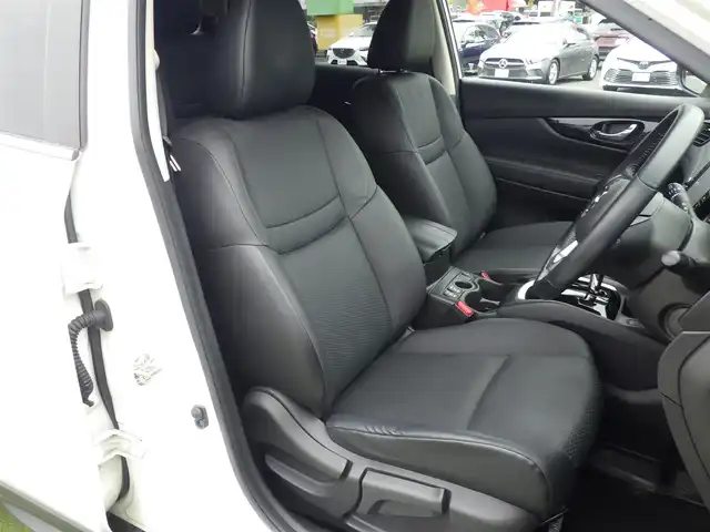 日産 エクストレイル 20Xi 千葉県 2020(令2)年 5.8万km ブリリアントホワイトパール エマージェンシーブレーキ/プロパイロット/インテリジェントクルーズコントロール/インテリジェントルームミラー/パワーバックドア/カブロンシート/各席シートヒーター/純正SDナビ/地デジTV/【BD/DVD/CD再生機能　Bluetooth接続】/アラウンドビューモニター/革巻きステアリング/ステアリングスイッチ/ETC/LEDヘッドライト/フォグライト/ウインカーミラー/コーナーセンサー/純正18インチアルミホイル/インテリジェントキー