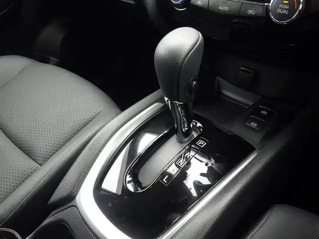 日産 エクストレイル 20Xi 千葉県 2020(令2)年 5.8万km ブリリアントホワイトパール エマージェンシーブレーキ/プロパイロット/インテリジェントクルーズコントロール/インテリジェントルームミラー/パワーバックドア/カブロンシート/各席シートヒーター/純正SDナビ/地デジTV/【BD/DVD/CD再生機能　Bluetooth接続】/アラウンドビューモニター/革巻きステアリング/ステアリングスイッチ/ETC/LEDヘッドライト/フォグライト/ウインカーミラー/コーナーセンサー/純正18インチアルミホイル/インテリジェントキー