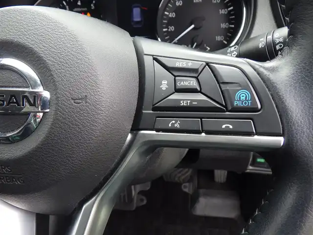 日産 エクストレイル 20Xi 千葉県 2020(令2)年 5.8万km ブリリアントホワイトパール エマージェンシーブレーキ/プロパイロット/インテリジェントクルーズコントロール/インテリジェントルームミラー/パワーバックドア/カブロンシート/各席シートヒーター/純正SDナビ/地デジTV/【BD/DVD/CD再生機能　Bluetooth接続】/アラウンドビューモニター/革巻きステアリング/ステアリングスイッチ/ETC/LEDヘッドライト/フォグライト/ウインカーミラー/コーナーセンサー/純正18インチアルミホイル/インテリジェントキー