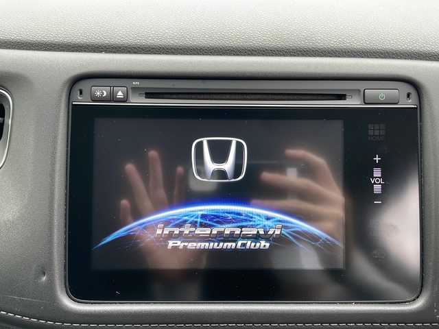 ホンダ ヴェゼル ハイブリッド Z ホンダセンシング 岩手県 2016(平28)年 8.6万km クリスタルブラックパール 純正SDナビ/AM/FM/CD/DVD/Bluetooth/フルセグTV/バックカメラ/ビルトインETC/ドライブレコーダー/レーダークルーズコントロール/衝突被害軽減ブレーキ/レーンキープアシスト/横滑り防止装置/シートヒーター/オートライト/オートハイビーム/LEDヘッドライト/フォグランプ/スマートキー/キーレスキー/プッシュスタート/電動格納ミラー/純正17インチAW/社外フロアマット/純正ドアバイザー