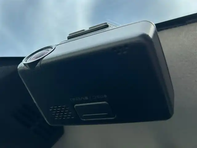 スズキ ジムニー XC 静岡県 2022(令4)年 0.8万km シフォンアイボリーM 背面タイヤ/純正フロアマット/純正アルミ/フルセグテレビ/メモリナビ/ETC/バックカメラ/LEDヘッドライト/ターボ
