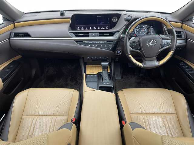 レクサス ＥＳ 300h バージョンL 宮城県 2019(令1)年 2.8万km ソニッククォーツ ムーンルーフ/三眼LEDヘッドランプ/ヘーゼル内装/純正ナビ/(AM/FM/SD/USB/BT/TV/AUX/CD/DVD/Miracast)/パノラミックビューモニター/ETC2.0/前方ドライブレコーダー/レーダークルーズコントロール/BSM/HUD/レザーシート/パワーシート/シートメモリー/シートヒーター/エアシート/パドルシフト/プッシュスタート/スマートキー/スペアキー/オートライト/オートマチックハイビーム/シーケンシャルウィンカー/純正フロアマット/純正18インチアルミホイール