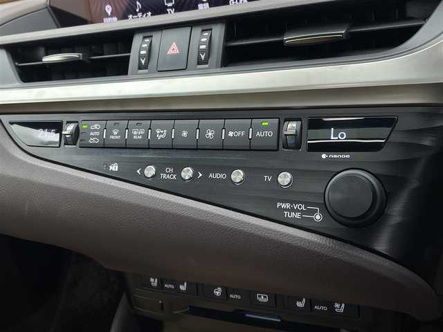 レクサス ＥＳ 300h バージョンL 宮城県 2019(令1)年 2.8万km ソニッククォーツ ムーンルーフ/三眼LEDヘッドランプ/ヘーゼル内装/純正ナビ/(AM/FM/SD/USB/BT/TV/AUX/CD/DVD/Miracast)/パノラミックビューモニター/ETC2.0/前方ドライブレコーダー/レーダークルーズコントロール/BSM/HUD/レザーシート/パワーシート/シートメモリー/シートヒーター/エアシート/パドルシフト/プッシュスタート/スマートキー/スペアキー/オートライト/オートマチックハイビーム/シーケンシャルウィンカー/純正フロアマット/純正18インチアルミホイール