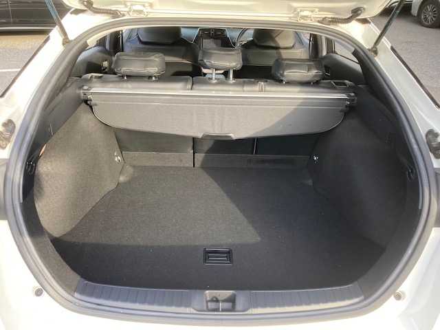トヨタ プリウス S 千葉県 2016(平28)年 9.8万km スーパーホワイトⅡ 社外ナビ(AM/FM/BT)/バックカメラ/ETC/セーフティセンス/レーダークルーズコントロール/LDA/LEDヘッドライト/プッシュスタート/社外フロアマット/純正アルミホイール