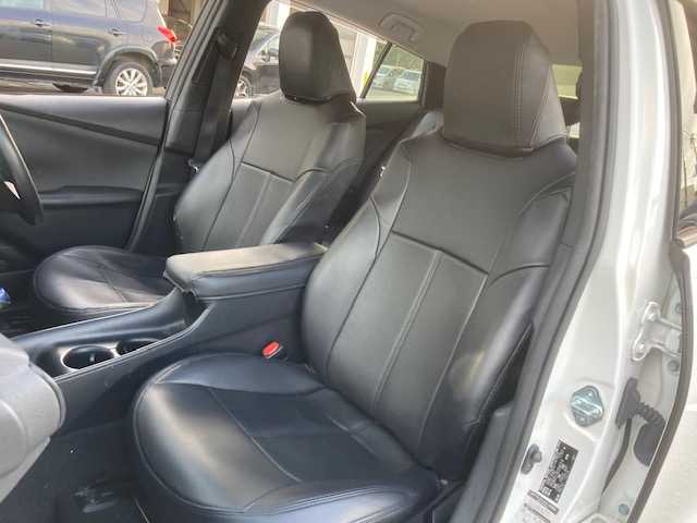 トヨタ プリウス S 千葉県 2016(平28)年 9.8万km スーパーホワイトⅡ 社外ナビ(AM/FM/BT)/バックカメラ/ETC/セーフティセンス/レーダークルーズコントロール/LDA/LEDヘッドライト/プッシュスタート/社外フロアマット/純正アルミホイール