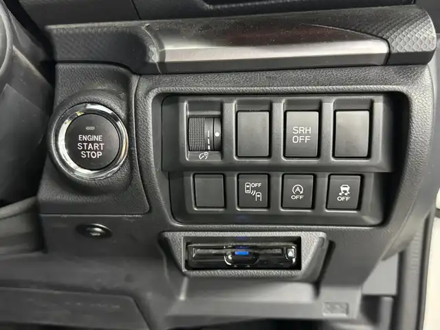 スバル フォレスター X－ブレイク 三重県 2018(平30)年 3.1万km クリスタルホワイトP 2.5L ガソリン/フルタイム4WD/MTモード付フロアCVT/純正 8インチナビ CN-LR840D/（FM/AM/SD/iPod/TV/USB/Bluetooth/MEMORY MUSIC/CD/DVD/HDMI/VTR/CarPlay/AndroidAuto）/リヤビューモニター＆サイドビューモニター/ドライブレコーダー前方/ETC/EyeSight/・プリクラッシュブレーキ/・アクティブレーンキープ/・AT誤発進/誤後進抑制制御/・車線逸脱警報＆ふらつき警報/・全車速追従機能付クルコン/・先行車発進お知らせ機能/・後退時ブレーキサポート（パーキングセンサー）/・スバルリヤビークルディテクション（SRVD：後側方警戒支援システム）/装備/・撥水ハーフレザーシート/・8wayパワーシート（Dメモリー付/N）/・シートヒーター（D/N/2nd左右）/・ステアリングヒーター/・パドルシフト/・オートライト＆ワイパー/・ステアリング連動LEDヘッドランプ（SRH）/・ルーフレール/・左右独立オートエアコン/・電子パーキングブレーキ/・パドルシフト/・ステアリングスイッチ/・保/取/ナビ取/・純正17inAW/フェンダー・サイドドア・バックドア各ガーニッシュ（社外品）/など