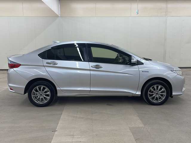 ホンダ グレイス ハイブリッド LX 道央・札幌 2015(平27)年 16万km アラバスターシルバーメタリック 4WD/社外SDナビ/DVD・CD・BT/フルセグTV/クルーズコントロール/車外カメラ（バック・フロント）/ETC/クリアランスソナー/シートヒーター/ECONモード/純正フロアマット/スマートキー/スペアキー（2本）/保証書