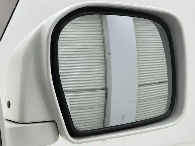トヨタ ハイラックス サーフ SSR－V 茨城県 2000(平12)年 5.5万km ホワイト/ホワイト 4WD/ポータブルナビ/純正オーディオ/ETC/ルーフレール/キーレス/ドアバイザー/純正フロアマット
