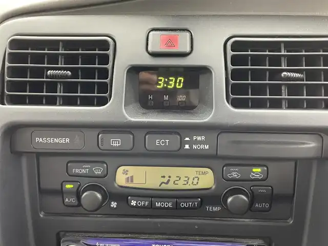 トヨタ ハイラックス サーフ SSR－V 茨城県 2000(平12)年 5.5万km ホワイト/ホワイト 4WD/ポータブルナビ/純正オーディオ/ETC/ルーフレール/キーレス/ドアバイザー/純正フロアマット
