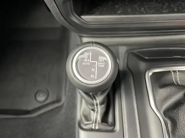 クライスラー・ジープ ジープ ラングラー アンリミテッド サハラ 愛知県 2021(令3)年 2.7万km 黒 ナビ　/バックカメラ　/レザーシート　/シートヒーター　/ステアヒーター　/追従クルコン　/１１５Ｖコンセント　/ＢＳＭ　/タイプＣ　/ＵＳＢ　/ドラレコ　/MTモード　/アルミホイール　/保証書　/取説　/記録簿　/スペアキー