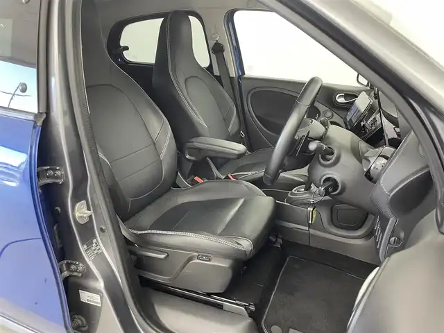 スマート ＭＣＣ スマート フォーフォー BRABUS エクスクルーシブ 群馬県 2019(平31)年 2.3万km 青Ⅱ ガラスルーフ　パドルシフト　９インチフローティングナビ　ドラレコ　ステアリングスイッチ　クリアランスソナー　クルーズコントロール　バックカメラ　キーレス　本革シート　MTモード付AT　後方コーナーセンサー　DN席シートヒーター/　