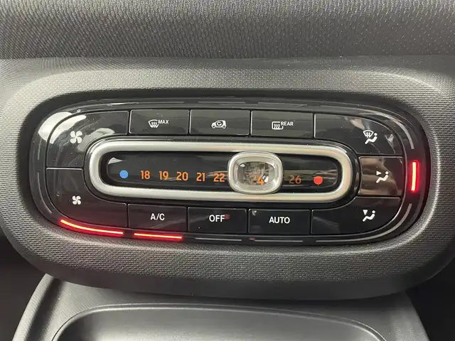 スマート ＭＣＣ スマート フォーフォー BRABUS エクスクルーシブ 群馬県 2019(平31)年 2.3万km 青Ⅱ ガラスルーフ　パドルシフト　９インチフローティングナビ　ドラレコ　ステアリングスイッチ　クリアランスソナー　クルーズコントロール　バックカメラ　キーレス　本革シート　MTモード付AT　後方コーナーセンサー　DN席シートヒーター/　