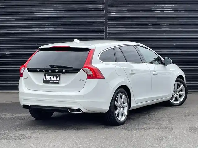 ボルボ Ｖ６０ D4 SE 静岡県 2016(平28)年 2.7万km アイスホワイト 黒革シート/メモリー付きパワーシート/純正ナビ/(Bluetooth/CD/iPod/USB/AUX/ワンセグ)/BLIS/アダブティブクルーズコントロール/バックカメラ/アクティブハイビーム/純正17インチアルミホイール/ETC/純正フロアマット/スマートキー /保証書/取扱説明書