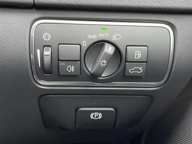 ボルボ Ｖ６０ D4 SE 静岡県 2016(平28)年 2.7万km アイスホワイト 黒革シート/メモリー付きパワーシート/純正ナビ/(Bluetooth/CD/iPod/USB/AUX/ワンセグ)/BLIS/アダブティブクルーズコントロール/バックカメラ/アクティブハイビーム/純正17インチアルミホイール/ETC/純正フロアマット/スマートキー /保証書/取扱説明書