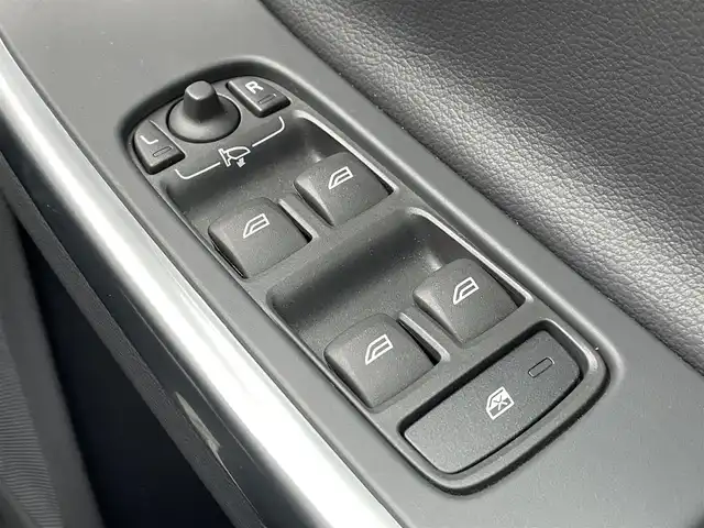 ボルボ Ｖ６０ D4 SE 静岡県 2016(平28)年 2.7万km アイスホワイト 黒革シート/メモリー付きパワーシート/純正ナビ/(Bluetooth/CD/iPod/USB/AUX/ワンセグ)/BLIS/アダブティブクルーズコントロール/バックカメラ/アクティブハイビーム/純正17インチアルミホイール/ETC/純正フロアマット/スマートキー /保証書/取扱説明書