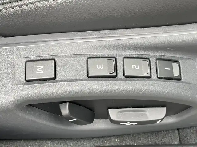 ボルボ Ｖ６０ D4 SE 静岡県 2016(平28)年 2.7万km アイスホワイト 黒革シート/メモリー付きパワーシート/純正ナビ/(Bluetooth/CD/iPod/USB/AUX/ワンセグ)/BLIS/アダブティブクルーズコントロール/バックカメラ/アクティブハイビーム/純正17インチアルミホイール/ETC/純正フロアマット/スマートキー /保証書/取扱説明書