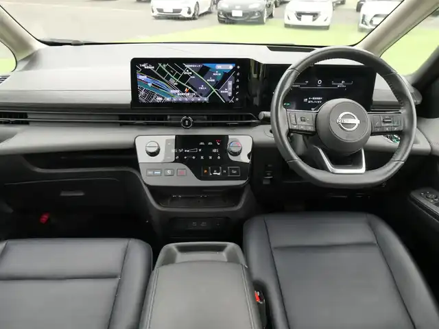 日産 セレナ e－パワー ルキシオン 千葉県 2023(令5)年 3.4万km パールⅡ エマージェンシーブレーキ/プロパイロット/インテリジェントクルーズコントロール/インテリジェントルームミラー/ハンズフリー両側パワースライドドア/各席シートヒーター/純正コネクトナビ/地デジTV/【Bluetooth接続】/アラウンドビューモニター/ドライブレコーダー/ワイヤレス充電/ヘッドアップディスプレイ/革巻きステアリング/ステアリングスイッチ/ETC（2.0）/LEDヘッドライト/フォグライト/ウインカーミラー/コーナーセンサー/純正16インチアルミホイル/サイド/カーテンエアバッグ/インテリジェントキー