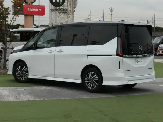 日産 セレナ e－パワー ルキシオン 千葉県 2023(令5)年 3.4万km パールⅡ エマージェンシーブレーキ/プロパイロット/インテリジェントクルーズコントロール/インテリジェントルームミラー/ハンズフリー両側パワースライドドア/各席シートヒーター/純正コネクトナビ/地デジTV/【Bluetooth接続】/アラウンドビューモニター/ドライブレコーダー/ワイヤレス充電/ヘッドアップディスプレイ/革巻きステアリング/ステアリングスイッチ/ETC（2.0）/LEDヘッドライト/フォグライト/ウインカーミラー/コーナーセンサー/純正16インチアルミホイル/サイド/カーテンエアバッグ/インテリジェントキー