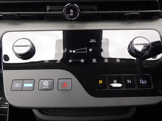 日産 セレナ e－パワー ルキシオン 千葉県 2023(令5)年 3.4万km パールⅡ エマージェンシーブレーキ/プロパイロット/インテリジェントクルーズコントロール/インテリジェントルームミラー/ハンズフリー両側パワースライドドア/各席シートヒーター/純正コネクトナビ/地デジTV/【Bluetooth接続】/アラウンドビューモニター/ドライブレコーダー/ワイヤレス充電/ヘッドアップディスプレイ/革巻きステアリング/ステアリングスイッチ/ETC（2.0）/LEDヘッドライト/フォグライト/ウインカーミラー/コーナーセンサー/純正16インチアルミホイル/サイド/カーテンエアバッグ/インテリジェントキー