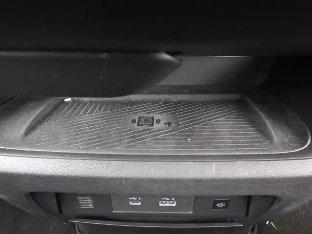 日産 セレナ e－パワー ルキシオン 千葉県 2023(令5)年 3.4万km パールⅡ エマージェンシーブレーキ/プロパイロット/インテリジェントクルーズコントロール/インテリジェントルームミラー/ハンズフリー両側パワースライドドア/各席シートヒーター/純正コネクトナビ/地デジTV/【Bluetooth接続】/アラウンドビューモニター/ドライブレコーダー/ワイヤレス充電/ヘッドアップディスプレイ/革巻きステアリング/ステアリングスイッチ/ETC（2.0）/LEDヘッドライト/フォグライト/ウインカーミラー/コーナーセンサー/純正16インチアルミホイル/サイド/カーテンエアバッグ/インテリジェントキー