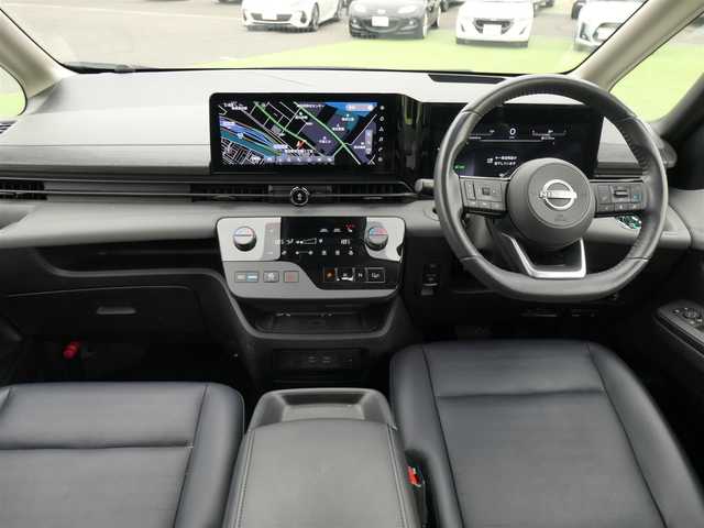 日産 セレナ e－パワー ルキシオン 千葉県 2023(令5)年 3.4万km パールⅡ エマージェンシーブレーキ/プロパイロット/インテリジェントクルーズコントロール/インテリジェントルームミラー/ハンズフリー両側パワースライドドア/各席シートヒーター/12.3インチ純正コネクトナビ/地デジTV/【Bluetooth接続】/アラウンドビューモニター/ドライブレコーダー/ワイヤレス充電/ヘッドアップディスプレイ/革巻きステアリング/ステアリングスイッチ/ETC（2.0）/LEDヘッドライト/フォグライト/ウインカーミラー/コーナーセンサー/純正16インチアルミホイル/サイド/カーテンエアバッグ/インテリジェントキー