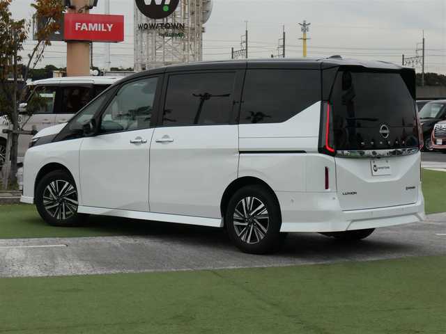 日産 セレナ e－パワー ルキシオン 千葉県 2023(令5)年 3.4万km パールⅡ エマージェンシーブレーキ/プロパイロット/インテリジェントクルーズコントロール/インテリジェントルームミラー/ハンズフリー両側パワースライドドア/各席シートヒーター/12.3インチ純正コネクトナビ/地デジTV/【Bluetooth接続】/アラウンドビューモニター/ドライブレコーダー/ワイヤレス充電/ヘッドアップディスプレイ/革巻きステアリング/ステアリングスイッチ/ETC（2.0）/LEDヘッドライト/フォグライト/ウインカーミラー/コーナーセンサー/純正16インチアルミホイル/サイド/カーテンエアバッグ/インテリジェントキー