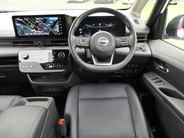 日産 セレナ e－パワー ルキシオン 千葉県 2023(令5)年 3.4万km パールⅡ エマージェンシーブレーキ/プロパイロット/インテリジェントクルーズコントロール/インテリジェントルームミラー/ハンズフリー両側パワースライドドア/各席シートヒーター/12.3インチ純正コネクトナビ/地デジTV/【Bluetooth接続】/アラウンドビューモニター/ドライブレコーダー/ワイヤレス充電/ヘッドアップディスプレイ/革巻きステアリング/ステアリングスイッチ/ETC（2.0）/LEDヘッドライト/フォグライト/ウインカーミラー/コーナーセンサー/純正16インチアルミホイル/サイド/カーテンエアバッグ/インテリジェントキー