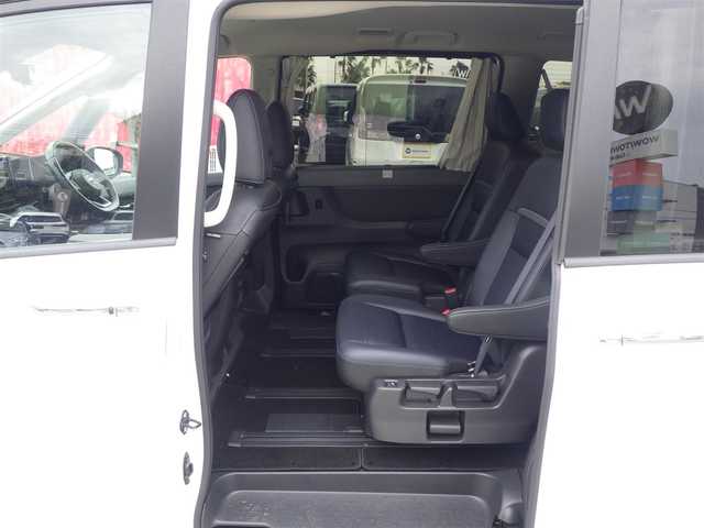 日産 セレナ e－パワー ルキシオン 千葉県 2023(令5)年 3.4万km パールⅡ エマージェンシーブレーキ/プロパイロット/インテリジェントクルーズコントロール/インテリジェントルームミラー/ハンズフリー両側パワースライドドア/各席シートヒーター/12.3インチ純正コネクトナビ/地デジTV/【Bluetooth接続】/アラウンドビューモニター/ドライブレコーダー/ワイヤレス充電/ヘッドアップディスプレイ/革巻きステアリング/ステアリングスイッチ/ETC（2.0）/LEDヘッドライト/フォグライト/ウインカーミラー/コーナーセンサー/純正16インチアルミホイル/サイド/カーテンエアバッグ/インテリジェントキー