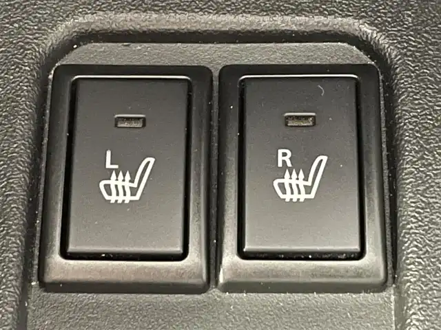 スズキ ジムニー XC 愛知県 2020(令2)年 2.5万km ジャングルグリーン 純正8インチナビ/衝突軽減ブレーキ/ビルトインETC/シートヒーター/LEDヘッドライト/バックカメラ/クルーズコントロール/ドライブレコーダー/フルセグTV/Bluetooth/レーンキープアシスト/オートハイビーム/ダウンヒルアシスト/プッシュスタート/USB接続/スマートキー/CD/DVD再生/ミュージックサーバー/ミュージックプレイヤー接続/純正ラバーマット/純正アルミホイール/オートライト/禁煙車/4WD/トランスファーレバー/ウィンカーミラー/電動格納ミラー/ドアバイザー/ルーフキャリア/フォグランプ/革調シートカバー/ステアリングリモコン/横滑り防止装置/ヘッドライトウォッシャー/盗難警報装着車/背面タイヤ/純正マッドフラップ