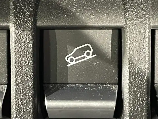 スズキ ジムニー XC 愛知県 2020(令2)年 2.5万km ジャングルグリーン 純正8インチナビ/衝突軽減ブレーキ/ビルトインETC/シートヒーター/LEDヘッドライト/バックカメラ/クルーズコントロール/ドライブレコーダー/フルセグTV/Bluetooth/レーンキープアシスト/オートハイビーム/ダウンヒルアシスト/プッシュスタート/USB接続/スマートキー/CD/DVD再生/ミュージックサーバー/ミュージックプレイヤー接続/純正ラバーマット/純正アルミホイール/オートライト/禁煙車/4WD/トランスファーレバー/ウィンカーミラー/電動格納ミラー/ドアバイザー/ルーフキャリア/フォグランプ/革調シートカバー/ステアリングリモコン/横滑り防止装置/ヘッドライトウォッシャー/盗難警報装着車/背面タイヤ/純正マッドフラップ