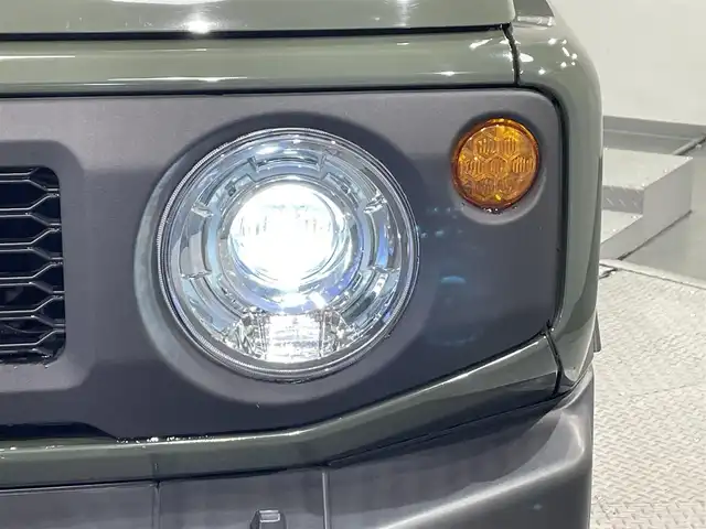 スズキ ジムニー XC 愛知県 2020(令2)年 2.5万km ジャングルグリーン 純正8インチナビ/衝突軽減ブレーキ/ビルトインETC/シートヒーター/LEDヘッドライト/バックカメラ/クルーズコントロール/ドライブレコーダー/フルセグTV/Bluetooth/レーンキープアシスト/オートハイビーム/ダウンヒルアシスト/プッシュスタート/USB接続/スマートキー/CD/DVD再生/ミュージックサーバー/ミュージックプレイヤー接続/純正ラバーマット/純正アルミホイール/オートライト/禁煙車/4WD/トランスファーレバー/ウィンカーミラー/電動格納ミラー/ドアバイザー/ルーフキャリア/フォグランプ/革調シートカバー/ステアリングリモコン/横滑り防止装置/ヘッドライトウォッシャー/盗難警報装着車/背面タイヤ/純正マッドフラップ