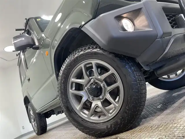 スズキ ジムニー XC 愛知県 2020(令2)年 2.5万km ジャングルグリーン 純正8インチナビ/衝突軽減ブレーキ/ビルトインETC/シートヒーター/LEDヘッドライト/バックカメラ/クルーズコントロール/ドライブレコーダー/フルセグTV/Bluetooth/レーンキープアシスト/オートハイビーム/ダウンヒルアシスト/プッシュスタート/USB接続/スマートキー/CD/DVD再生/ミュージックサーバー/ミュージックプレイヤー接続/純正ラバーマット/純正アルミホイール/オートライト/禁煙車/4WD/トランスファーレバー/ウィンカーミラー/電動格納ミラー/ドアバイザー/ルーフキャリア/フォグランプ/革調シートカバー/ステアリングリモコン/横滑り防止装置/ヘッドライトウォッシャー/盗難警報装着車/背面タイヤ/純正マッドフラップ