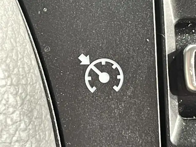 スズキ ジムニー XC 愛知県 2020(令2)年 2.5万km ジャングルグリーン 純正8インチナビ/衝突軽減ブレーキ/ビルトインETC/シートヒーター/LEDヘッドライト/バックカメラ/クルーズコントロール/ドライブレコーダー/フルセグTV/Bluetooth/レーンキープアシスト/オートハイビーム/ダウンヒルアシスト/プッシュスタート/USB接続/スマートキー/CD/DVD再生/ミュージックサーバー/ミュージックプレイヤー接続/純正ラバーマット/純正アルミホイール/オートライト/禁煙車/4WD/トランスファーレバー/ウィンカーミラー/電動格納ミラー/ドアバイザー/ルーフキャリア/フォグランプ/革調シートカバー/ステアリングリモコン/横滑り防止装置/ヘッドライトウォッシャー/盗難警報装着車/背面タイヤ/純正マッドフラップ