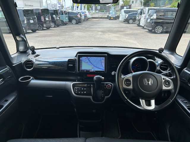 ホンダ Ｎ ＢＯＸ モデューロ X G ターボP 高知県 2014(平26)年 6.8万km ポリッシュドメタルメタリック (株)IDOMが運営する【じしゃロン高知店】の自社ローン専用車両になります。こちらは現金またはオートローンご利用時の価格です。自社ローンご希望の方は別途その旨お申付け下さい