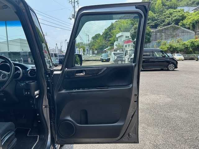 ホンダ Ｎ ＢＯＸ モデューロ X G ターボP 高知県 2014(平26)年 6.8万km ポリッシュドメタルメタリック (株)IDOMが運営する【じしゃロン高知店】の自社ローン専用車両になります。こちらは現金またはオートローンご利用時の価格です。自社ローンご希望の方は別途その旨お申付け下さい