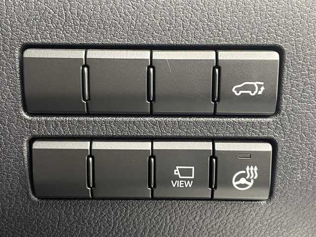 レクサス ＮＸ 200t Iパッケージ 大分県 2016(平28)年 4.4万km ソニッククォーツ 純正SDナビ/【フルセグTV、DVD、Blu-ray、BT対応】/ステアリングスイッチ/バック、サイドカメラ/電動パーキング/オートホールド機能/ビルトインETC2.0/前方ドライブレコーダー/ステアリングヒーター/クルーズコントロール/パドルシフト/パワーバックドア/黒革シート/・前席パワーシート/シートヒーター/アイドリングストップ/横滑り防止装置/電動格納ミラー/純正フロアマット/オートライト/3眼LEDヘッドライト/フォグランプ/純正18インチアルミホイール