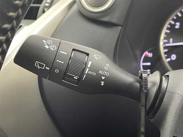 レクサス ＮＸ 200t Iパッケージ 大分県 2016(平28)年 4.4万km ソニッククォーツ 純正SDナビ/【フルセグTV、DVD、Blu-ray、BT対応】/ステアリングスイッチ/バック、サイドカメラ/電動パーキング/オートホールド機能/ビルトインETC2.0/前方ドライブレコーダー/ステアリングヒーター/クルーズコントロール/パドルシフト/パワーバックドア/黒革シート/・前席パワーシート/シートヒーター/アイドリングストップ/横滑り防止装置/電動格納ミラー/純正フロアマット/オートライト/3眼LEDヘッドライト/フォグランプ/純正18インチアルミホイール