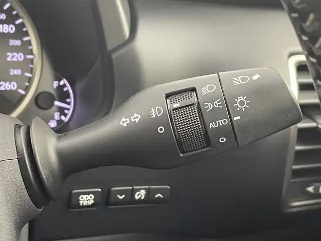 レクサス ＮＸ 200t Iパッケージ 大分県 2016(平28)年 4.4万km ソニッククォーツ 純正SDナビ/【フルセグTV、DVD、Blu-ray、BT対応】/ステアリングスイッチ/バック、サイドカメラ/電動パーキング/オートホールド機能/ビルトインETC2.0/前方ドライブレコーダー/ステアリングヒーター/クルーズコントロール/パドルシフト/パワーバックドア/黒革シート/・前席パワーシート/シートヒーター/アイドリングストップ/横滑り防止装置/電動格納ミラー/純正フロアマット/オートライト/3眼LEDヘッドライト/フォグランプ/純正18インチアルミホイール