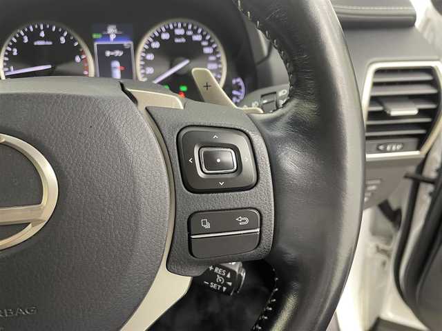 レクサス ＮＸ 200t Iパッケージ 大分県 2016(平28)年 4.4万km ソニッククォーツ 純正SDナビ/【フルセグTV、DVD、Blu-ray、BT対応】/ステアリングスイッチ/バック、サイドカメラ/電動パーキング/オートホールド機能/ビルトインETC2.0/前方ドライブレコーダー/ステアリングヒーター/クルーズコントロール/パドルシフト/パワーバックドア/黒革シート/・前席パワーシート/シートヒーター/アイドリングストップ/横滑り防止装置/電動格納ミラー/純正フロアマット/オートライト/3眼LEDヘッドライト/フォグランプ/純正18インチアルミホイール