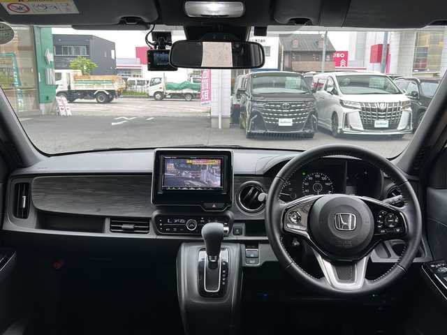 ホンダ Ｎ ＯＮＥ プレミアム 愛知県 2022(令4)年 4.1万km プラチナホワイトパール 社外ナビ/フルセグTV・CD・DVD・SD・Bluetooth/バックカメラ/ホンダセンシング/路外逸脱抑制システム/パーキングセンサーシステム/ビークルスタビリティアシスト/アクティブクルーズコントロール/レーンキーピングアシスト/電子制御パーキングブレーキ/前席シートヒーター/オートブレーキホールド/LEDヘッドライト(オートライト)/LEDフォグランプ/ステアリングスイッチ/充電用USBジャック（急速充電対応タイプ2個＋ギャザズ ナビゲーション接続用USBジャック1個）/ビルドインETC/コムテック製前後ドライブレコーダー/スマートキー/プッシュスタート/純正フロアマット/保証書/取扱説明書/スペアスマートキー
