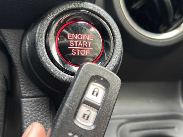 ホンダ Ｎ ＯＮＥ プレミアム 愛知県 2022(令4)年 4.1万km プラチナホワイトパール 社外ナビ/フルセグTV・CD・DVD・SD・Bluetooth/バックカメラ/ホンダセンシング/路外逸脱抑制システム/パーキングセンサーシステム/ビークルスタビリティアシスト/アクティブクルーズコントロール/レーンキーピングアシスト/電子制御パーキングブレーキ/前席シートヒーター/オートブレーキホールド/LEDヘッドライト(オートライト)/LEDフォグランプ/ステアリングスイッチ/充電用USBジャック（急速充電対応タイプ2個＋ギャザズ ナビゲーション接続用USBジャック1個）/ビルドインETC/コムテック製前後ドライブレコーダー/スマートキー/プッシュスタート/純正フロアマット/保証書/取扱説明書/スペアスマートキー