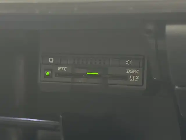 レクサス ＣＴ 200h バージョンC 三重県 2014(平26)年 3.2万km レッドマイカクリスタルシャイン ハイブリッド/FF/MTモード付インパネCVT/純正 7インチナビ/（AM/FM/CD/DVD/Blu-ray/SD/SDREC/USB/VTR/AUX）/バックガイドモニター/ドドライブレコーダー 前方/ビルトイン ETC/安全/・【OP】プリクラッシュセーフティ［PCS］/・【OP】レーダークルコン/・【OP】クリアランスソナー＆バックソナー/・ABS/装備/・【OP】L-texシート（合皮：運転席ポジションメモリー付）/・【OP】寒冷地仕様（ウインドシールドデアイサー、リヤフォグランプ、ヘッドランプクリーナー等）/・シートヒーター（D/N）/・パワーシート（D8way/N4way）/・左右独立オートエアコン/・【OP】215/45R17タイヤ＆純正17inAW/・【OP】LEDヘッドランプ＋クリアランスランプ/・【OP】LEDフロントフォグランプ/・自動防眩ルームミラー/・車両接近通報装置/・電動コーナーポール/・保/取/ナビ取/・プッシュスタート/・スマートキーx1