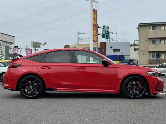 ホンダ シビック タイプR 千葉県 2024(令6)年 0.1万km フレームレッド ワンオーナー車/室内保管車両/ホンダセンシング/レーダークルーズコントロール/レーンキープアシスト/ブラインドスポットモニター/純正ナビ/フルセグTV/Bluetooth/バックカメラ/コーナーセンサー/純正ブレンボ/純正19インチAW/LEDライト/ETC/保証書・取説/スペアキー