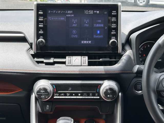 トヨタ ＲＡＶ４ アドベンチャー 道東・釧路十勝 2021(令3)年 4.5万km アーバンカーキ ・ワンオーナー/・パノラマルーフ/・純正9インチディスプレイオーディオ/　（AM/FM/Bluetooth/Miracast）/・バックカメラ/・トヨタセーフティーセンス/・プリクラッシュセーフティ/・レーントレーシングアシスト/・オートマチックハイビーム/・ロードサインアシスト/・レーダークルーズコントロール/・先行車発進告知機能/・横滑り防止機能/・オートライト/・ブラインドスポッドモニター/・コナーセンサー/・クリアランスソナー/・ダウンヒルアシストコントロールシステム/・純正19インチアルミホイール/・ルーフレール/・黒色レザーシート/・黒/オレンジシートカバー/・パワーシート（D席）/・ビルトインETC/・KENWOOD製　前後方向ドライブレコーダー/・コムテック製　レーダー探知機/・トランクマット/・プッシュスタート/・電格ウインカーミラー/・ドアバイザー/・盗難防止装置/・電源ソケット×2/・USB端子×5/・純正フロアマット/・保証書/・取扱説明書/・ナビ取扱説明書