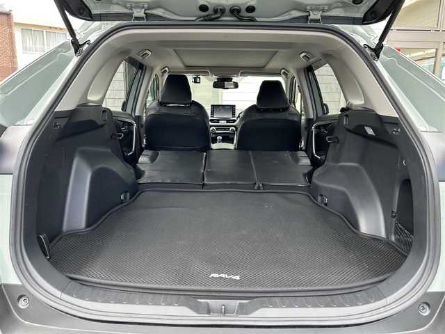 トヨタ ＲＡＶ４ アドベンチャー 道東・釧路十勝 2021(令3)年 4.5万km アーバンカーキ ・ワンオーナー/・パノラマルーフ/・純正9インチディスプレイオーディオ/　（AM/FM/Bluetooth/Miracast）/・バックカメラ/・トヨタセーフティーセンス/・プリクラッシュセーフティ/・レーントレーシングアシスト/・オートマチックハイビーム/・ロードサインアシスト/・レーダークルーズコントロール/・先行車発進告知機能/・横滑り防止機能/・オートライト/・ブラインドスポッドモニター/・コナーセンサー/・クリアランスソナー/・ダウンヒルアシストコントロールシステム/・純正19インチアルミホイール/・ルーフレール/・黒色レザーシート/・黒/オレンジシートカバー/・パワーシート（D席）/・ビルトインETC/・KENWOOD製　前後方向ドライブレコーダー/・コムテック製　レーダー探知機/・トランクマット/・プッシュスタート/・電格ウインカーミラー/・ドアバイザー/・盗難防止装置/・電源ソケット×2/・USB端子×5/・純正フロアマット/・保証書/・取扱説明書/・ナビ取扱説明書